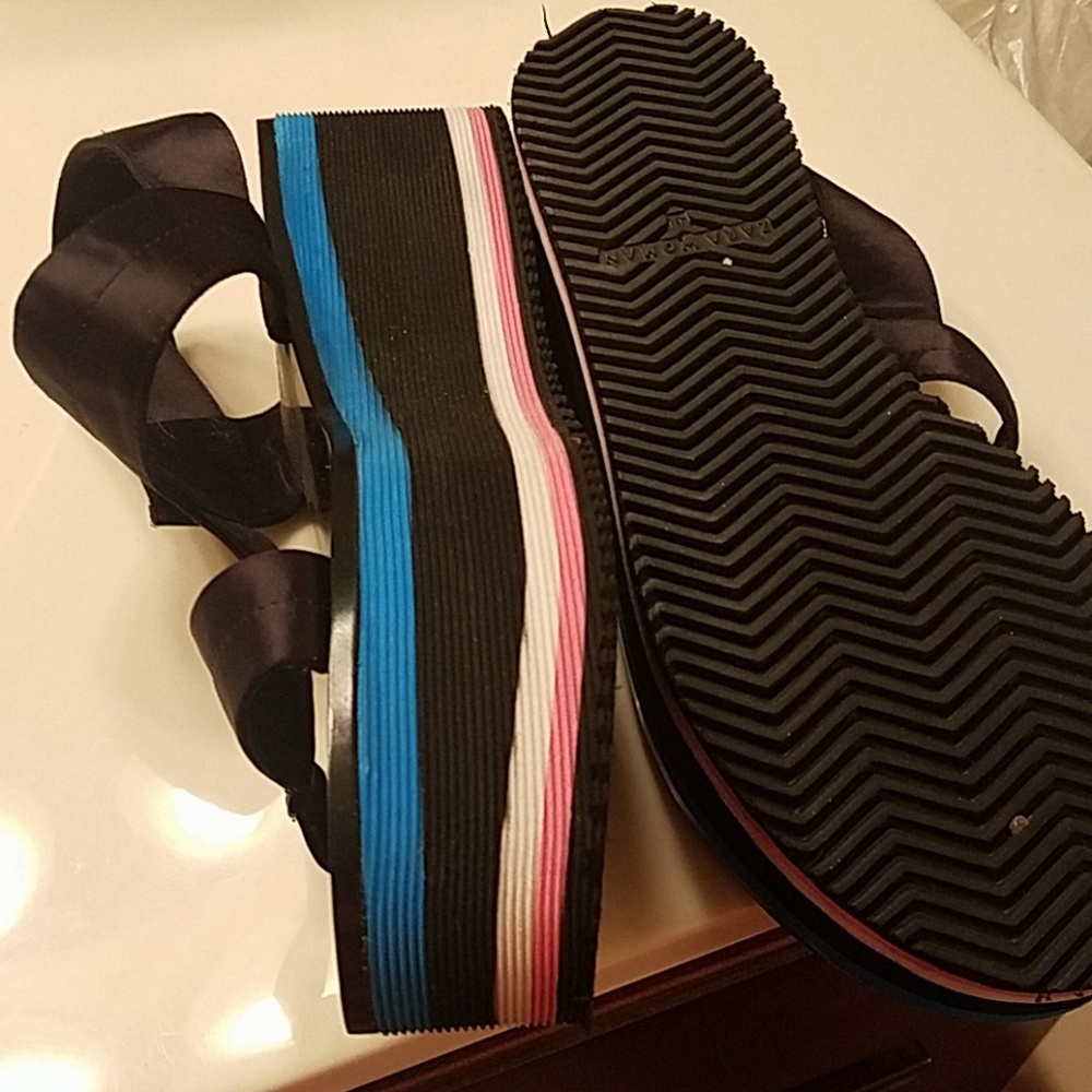 Shoes - Picture 4 of 5